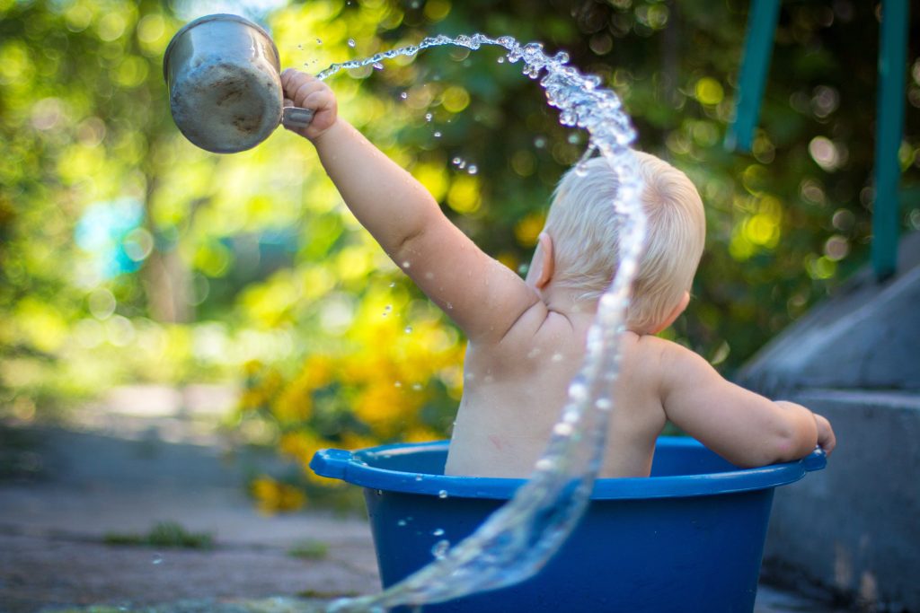 Le développement de votre bébé entre six et neuf mois